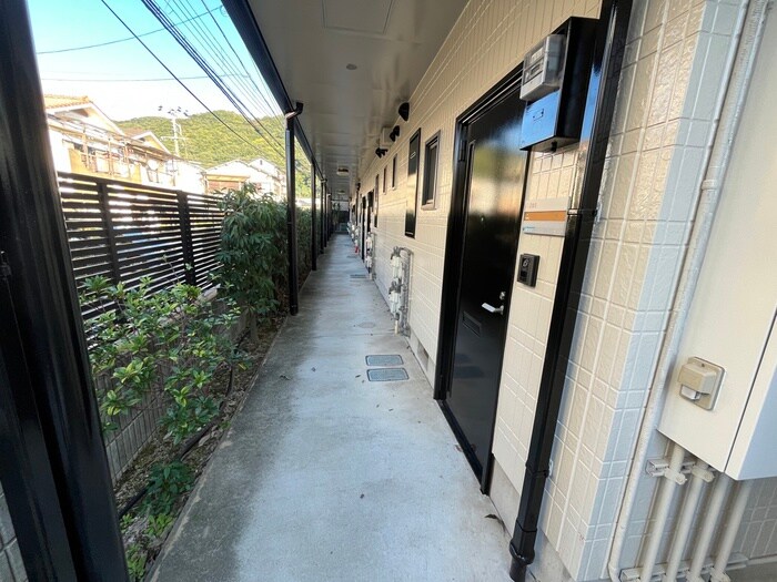 物件外観写真5　(エントランス部分)