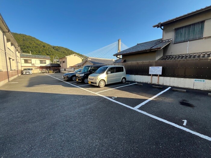 物件外観写真6　(駐車場)