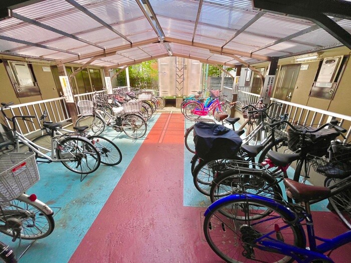 物件外観写真4　(駐輪場)