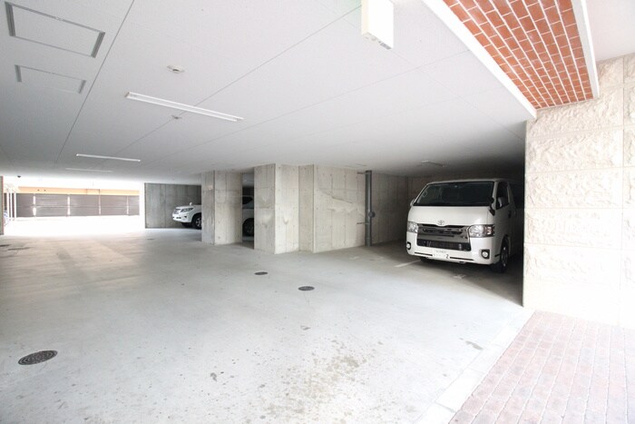 物件外観写真5　(駐車場)