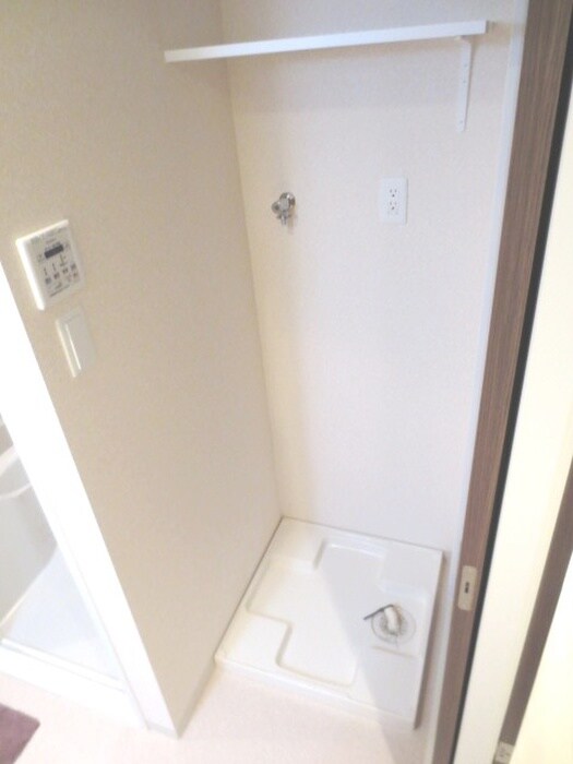 物件内観写真10　(洗濯機置場)