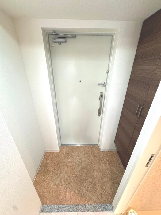 物件内観写真16　(玄関)