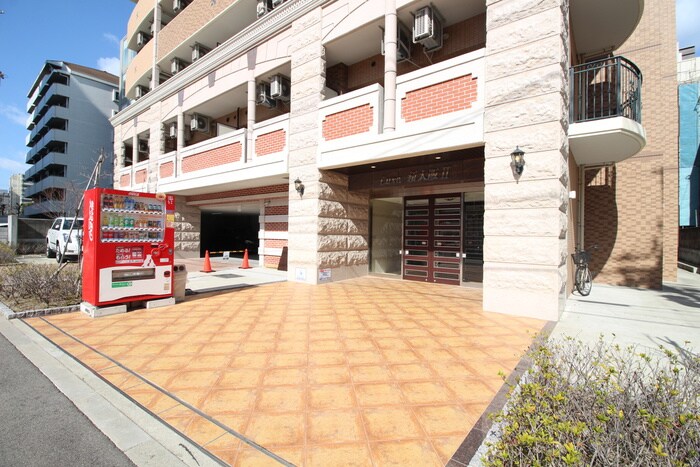 物件外観写真2　(エントランス部分)