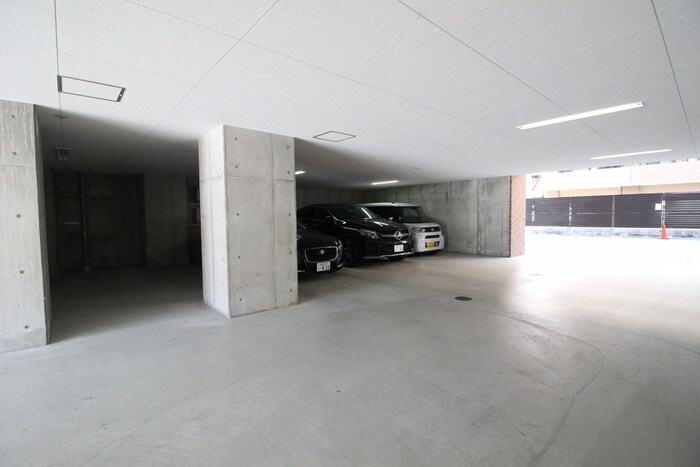 物件外観写真5　(駐車場)