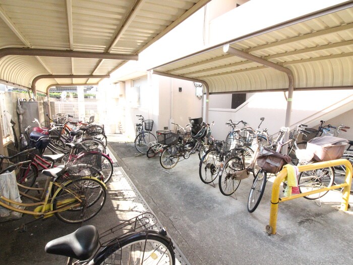 物件外観写真2　(駐輪場)