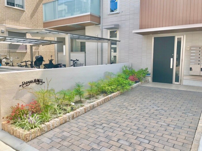 物件外観写真4　(エントランス部分)