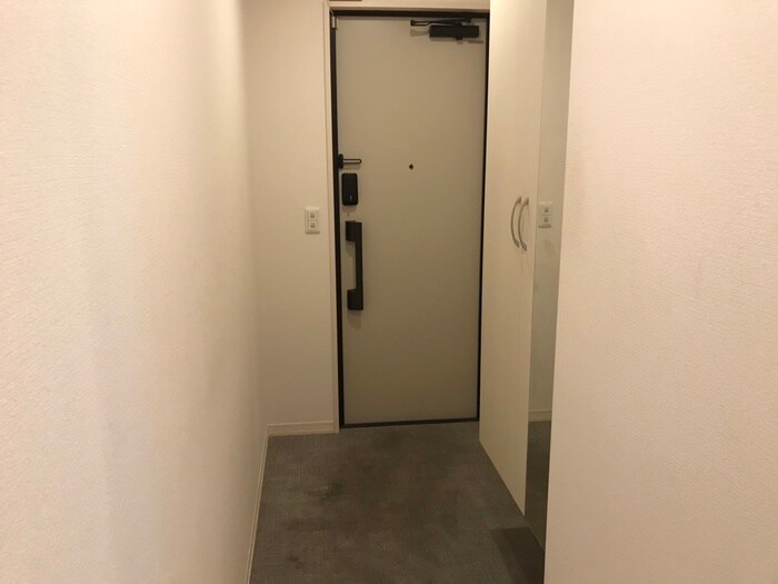 物件内観写真18　(玄関)