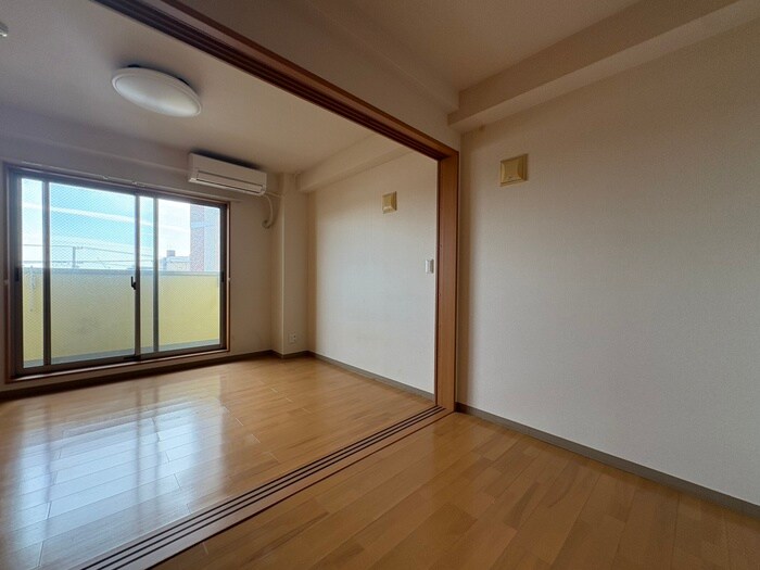 物件内観写真2　(居室)