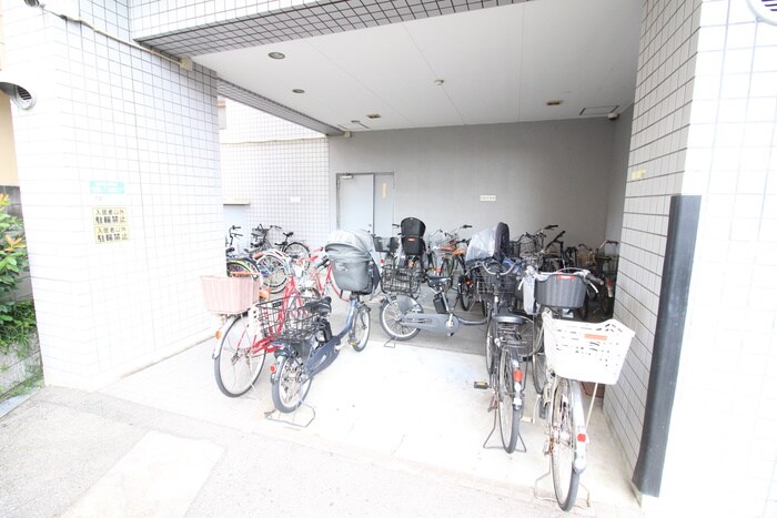 物件外観写真4　(駐輪場)