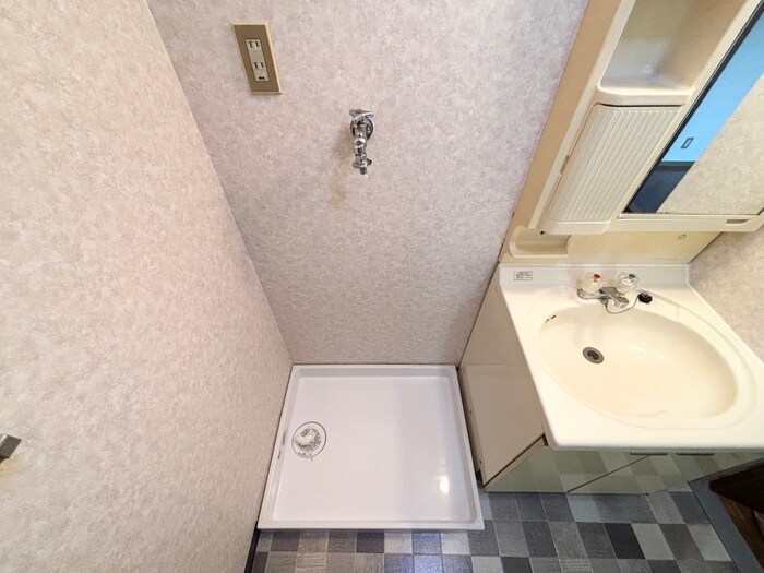 物件内観写真16　(洗濯機置場)