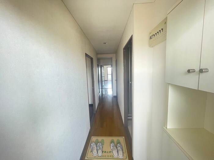 物件内観写真16　(廊下)