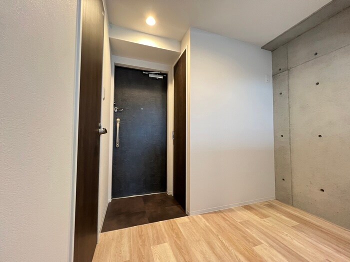 物件内観写真7　(玄関)