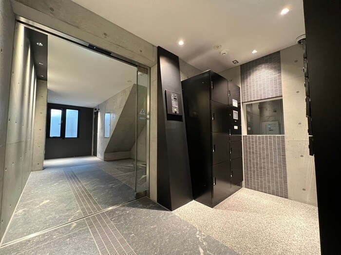 物件外観写真4　(エントランス部分)