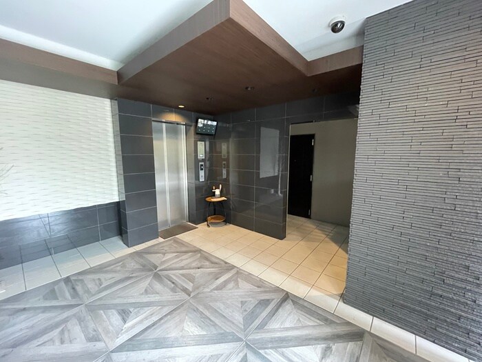 物件外観写真4　(エントランス部分)