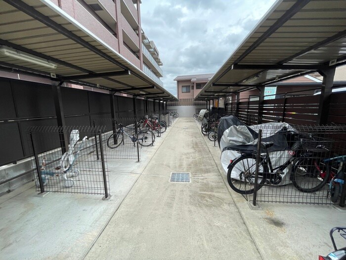 物件外観写真5　(駐輪場)
