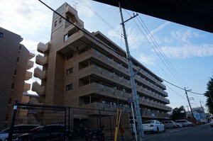 ﾗｲｵﾝｽﾞﾏﾝｼｮﾝ上鳥羽（311）外観写真