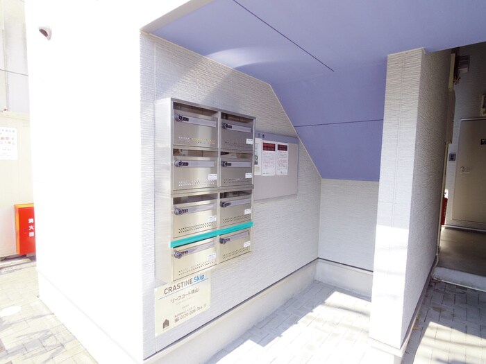 物件外観写真4　(エントランス部分)