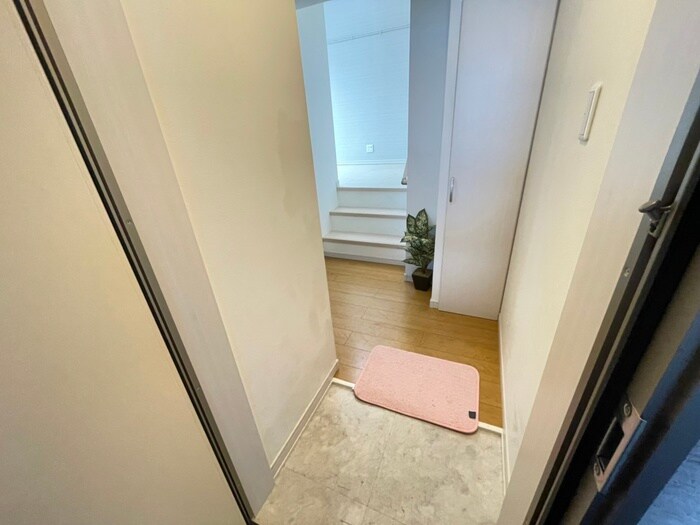 物件内観写真16　(玄関)