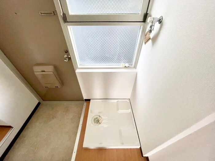 物件内観写真15　(洗濯機置場)