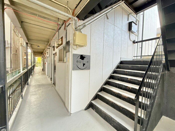 物件外観写真2　(エントランス部分)