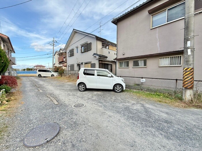 物件外観写真4　(駐車場)