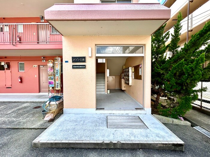 物件外観写真3　(エントランス部分)