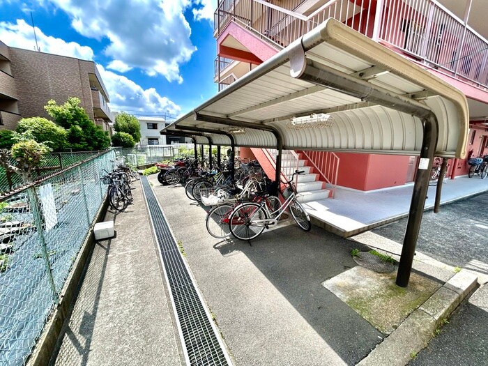 物件外観写真4　(駐輪場)