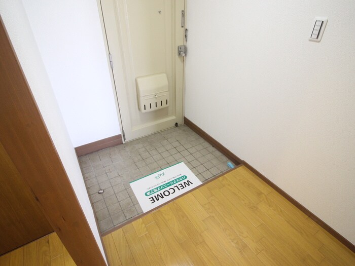 物件内観写真11　(玄関)