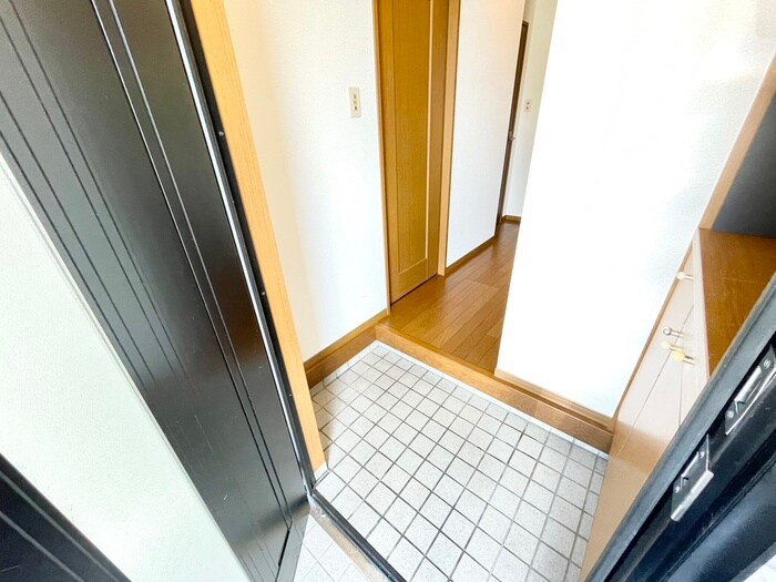 物件内観写真16　(玄関)