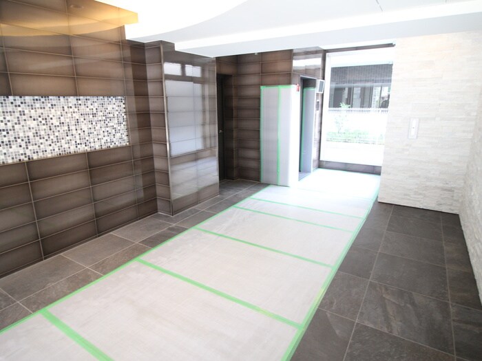 物件外観写真4　(エントランス部分)