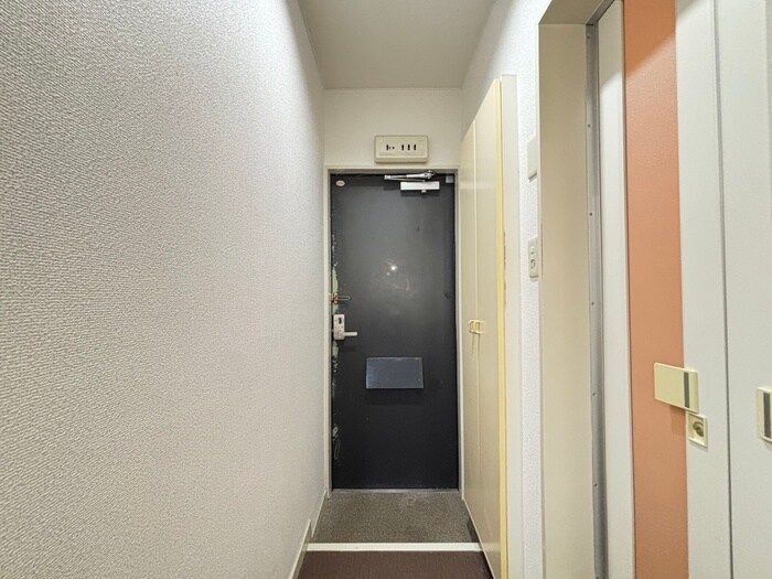 物件内観写真8　(玄関)
