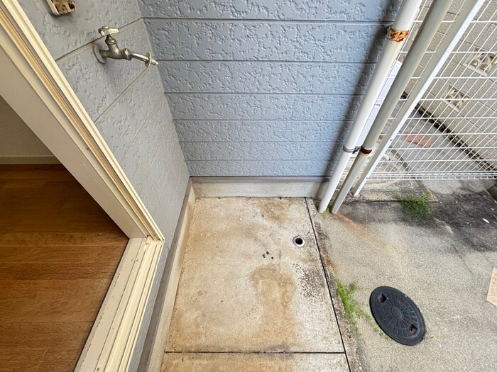 物件内観写真11　(洗濯機置場)