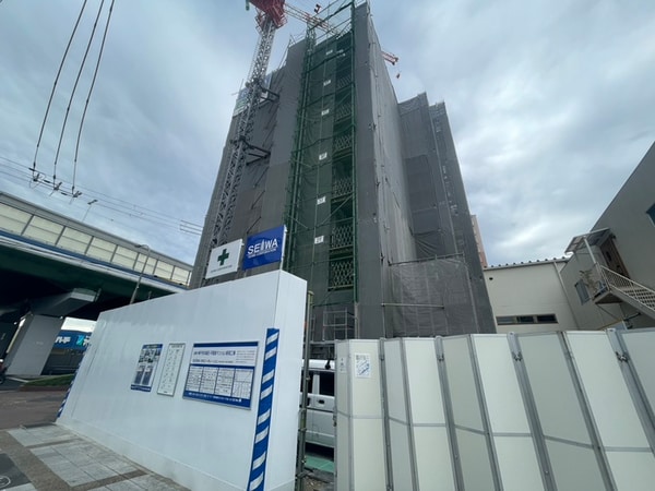 建築中