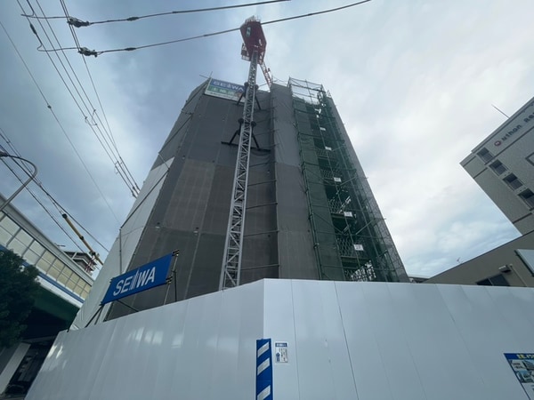 建築中