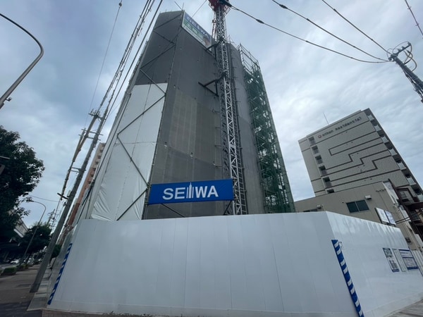 建築中