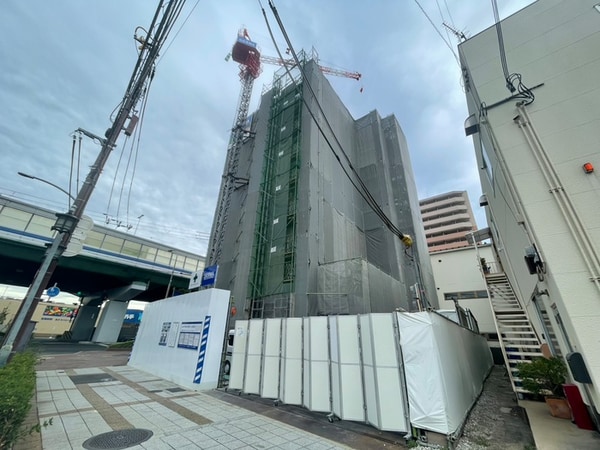 建築中