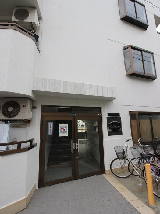 物件外観写真3　(エントランス部分)