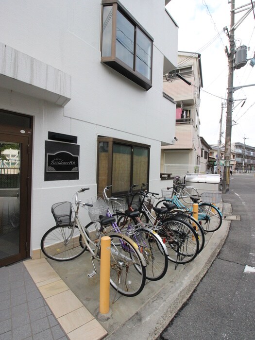 物件外観写真4　(駐輪場)