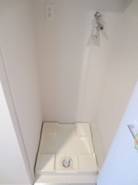 物件内観写真7　(洗濯機置場)