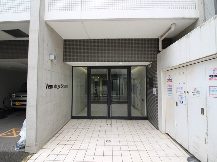 物件外観写真2　(エントランス部分)