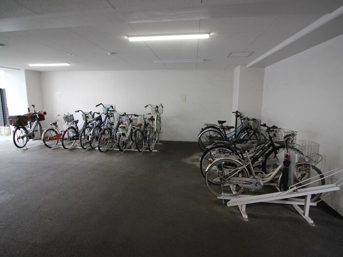 物件外観写真6　(駐輪場)