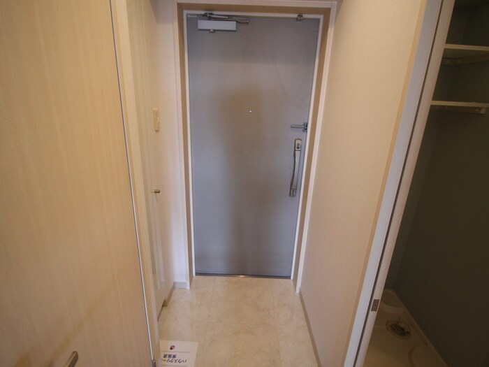 物件内観写真16　(玄関)