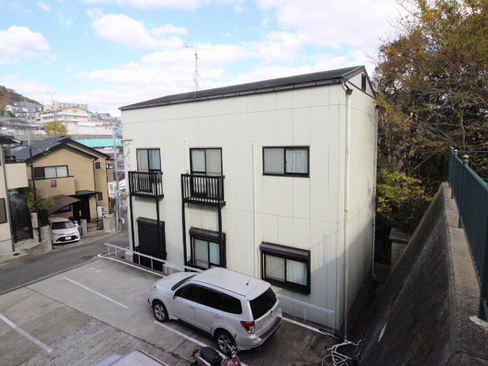 物件外観写真6　(エントランス部分)