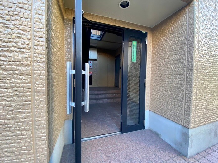 物件外観写真5　(エントランス部分)