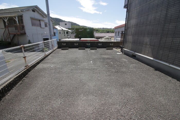 物件外観写真4　(駐車場)