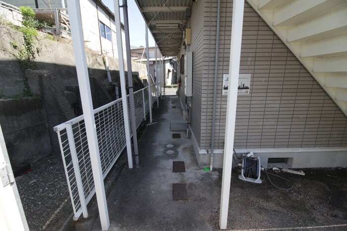 物件外観写真6　(エントランス部分)