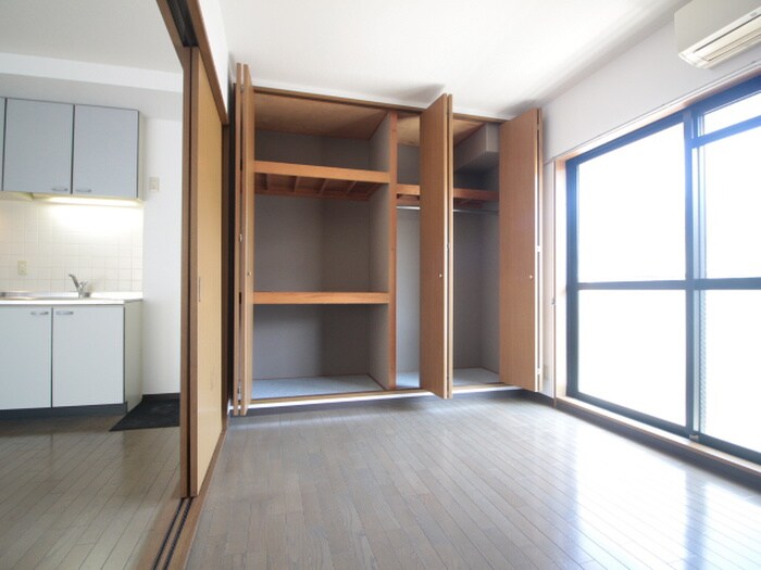 物件内観写真8　(居室)