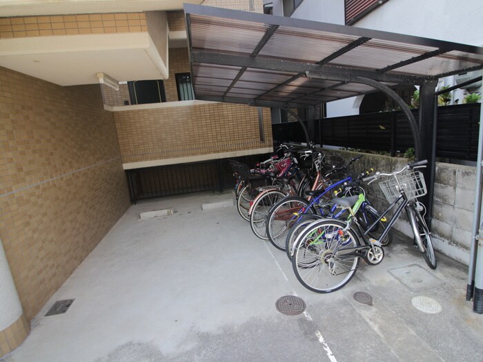 物件外観写真5　(駐輪場)