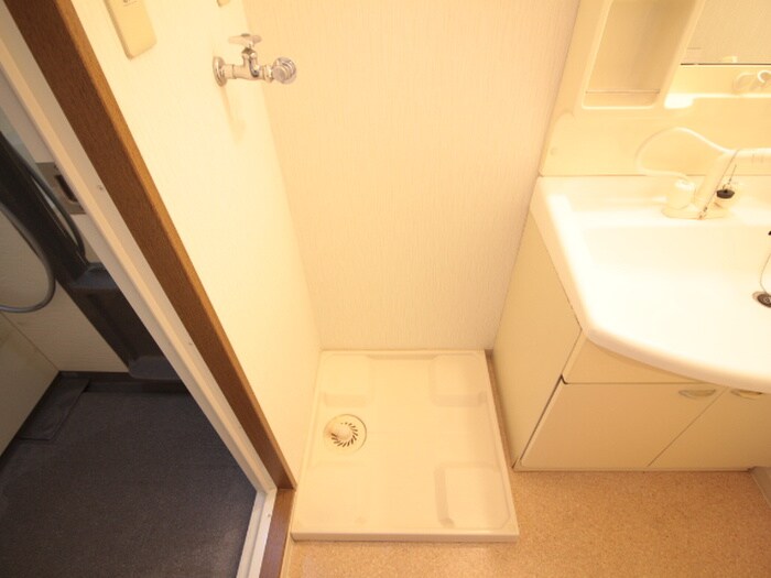 物件内観写真13　(洗濯機置場)