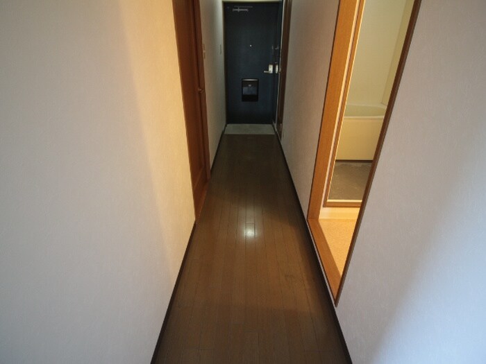 物件内観写真16　(廊下)